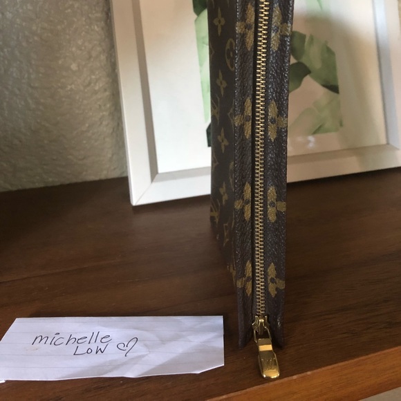 ❌ sold ❌ Authentic Louis Vuitton Toiltery 19 - Picture 3 of 7